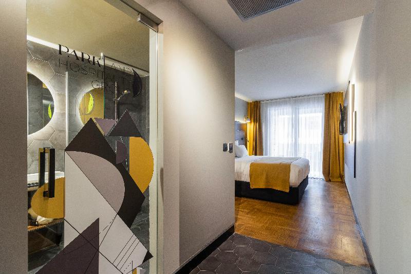 Next Door Park 4*